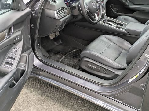 Used 2018 Honda Accord Touring image 30