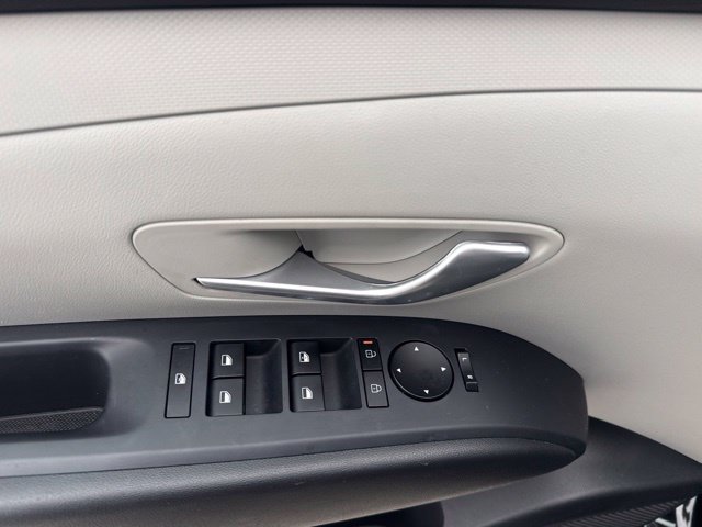 Used 2025 Hyundai Tucson SE FWD image 12