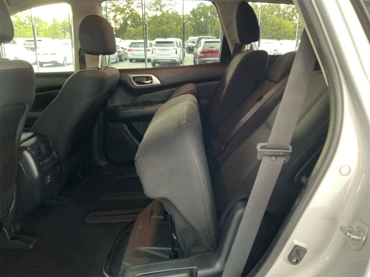 Used 2018 Nissan Pathfinder SV AWD/4WD image 16