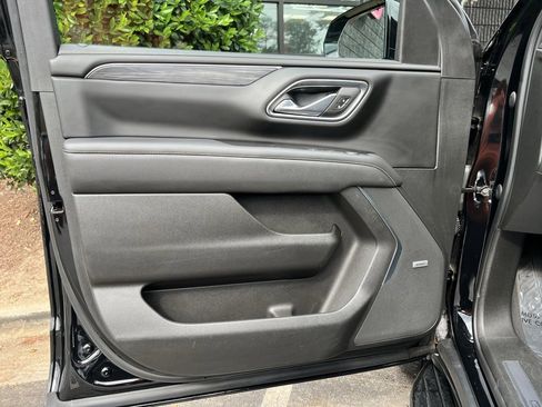 Used 2022 GMC Yukon XL SLT w/ SLT Luxury Package image 25