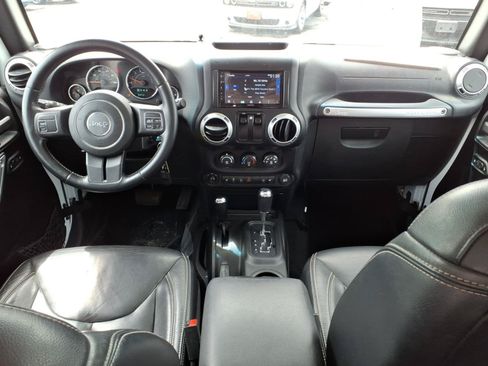 Used 2016 Jeep Wrangler Rubicon w/ Power Convenience Group AWD/4WD image 12