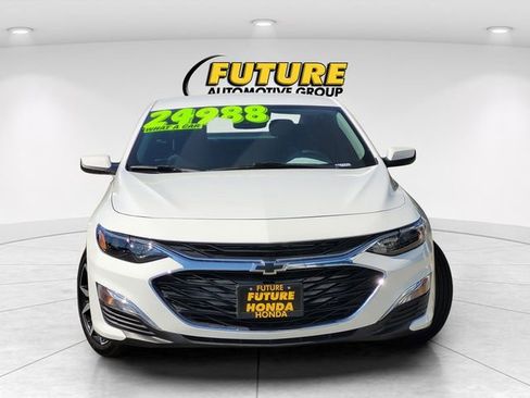 Used 2025 Chevrolet Malibu RS FWD image 2