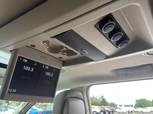 Used 2014 Chrysler Town & Country Limited w/ Luxury Group FWD image 19