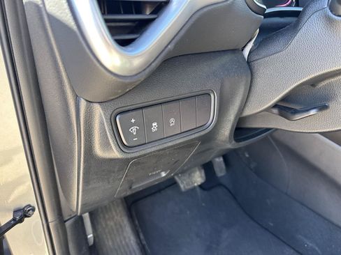Used 2025 Kia Soul LX w/ LX Technology Package FWD image 18