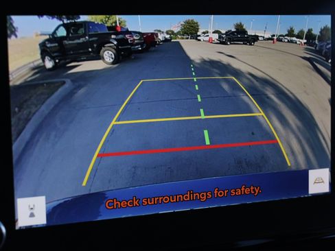 Used 2024 Toyota Venza LE image 3