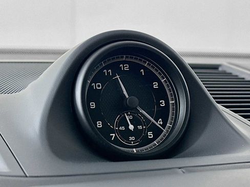 New 2026 Porsche Macan image 16