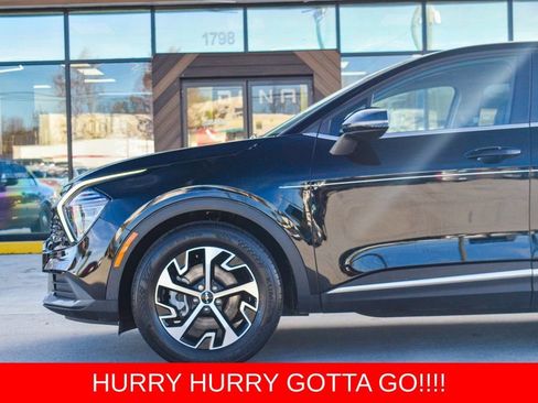 Used 2024 Kia Sportage EX image 32