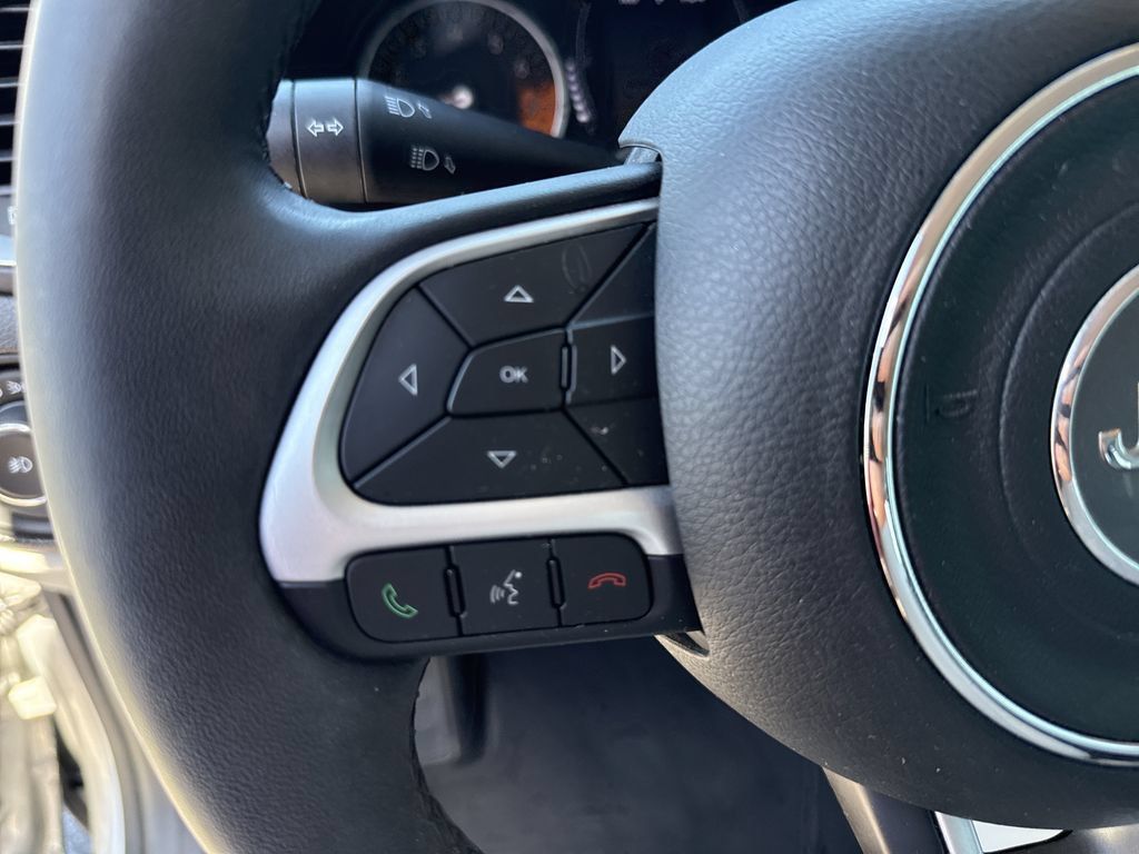Used 2018 Jeep Renegade Latitude FWD image 20