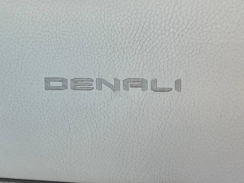 Used 2023 GMC Yukon Denali AWD/4WD image 14