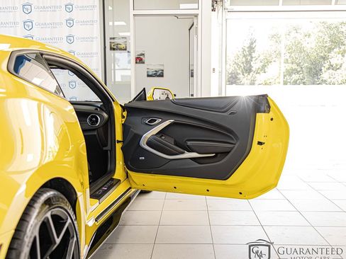 Used 2018 Chevrolet Camaro SS RWD image 32
