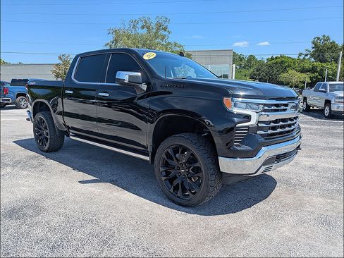 Used 2022 Chevrolet Silverado 1500 LTZ w/ Technology Package AWD/4WD image 2