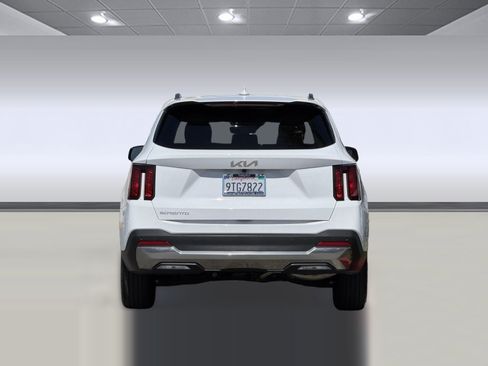 Used 2025 Kia Sorento S w/ Panoramic Sunroof Package FWD image 9