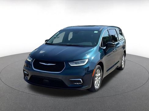 Used 2025 Chrysler Pacifica Select FWD image 5