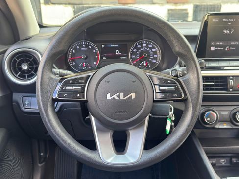 Used 2022 Kia Forte LXS FWD image 18