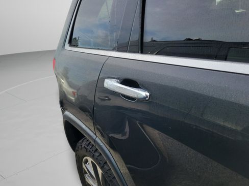 Used 2018 Jeep Grand Cherokee Limited RWD image 18