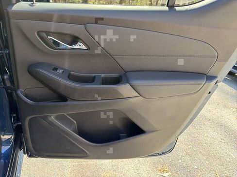 Used 2023 Chevrolet Traverse LT FWD image 12