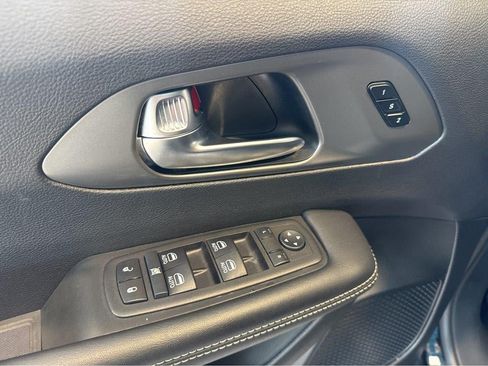 Used 2025 Chrysler Pacifica Select FWD image 18