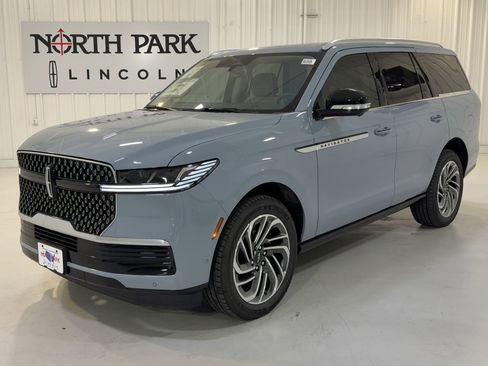 New 2025 Lincoln Navigator Reserve image 5