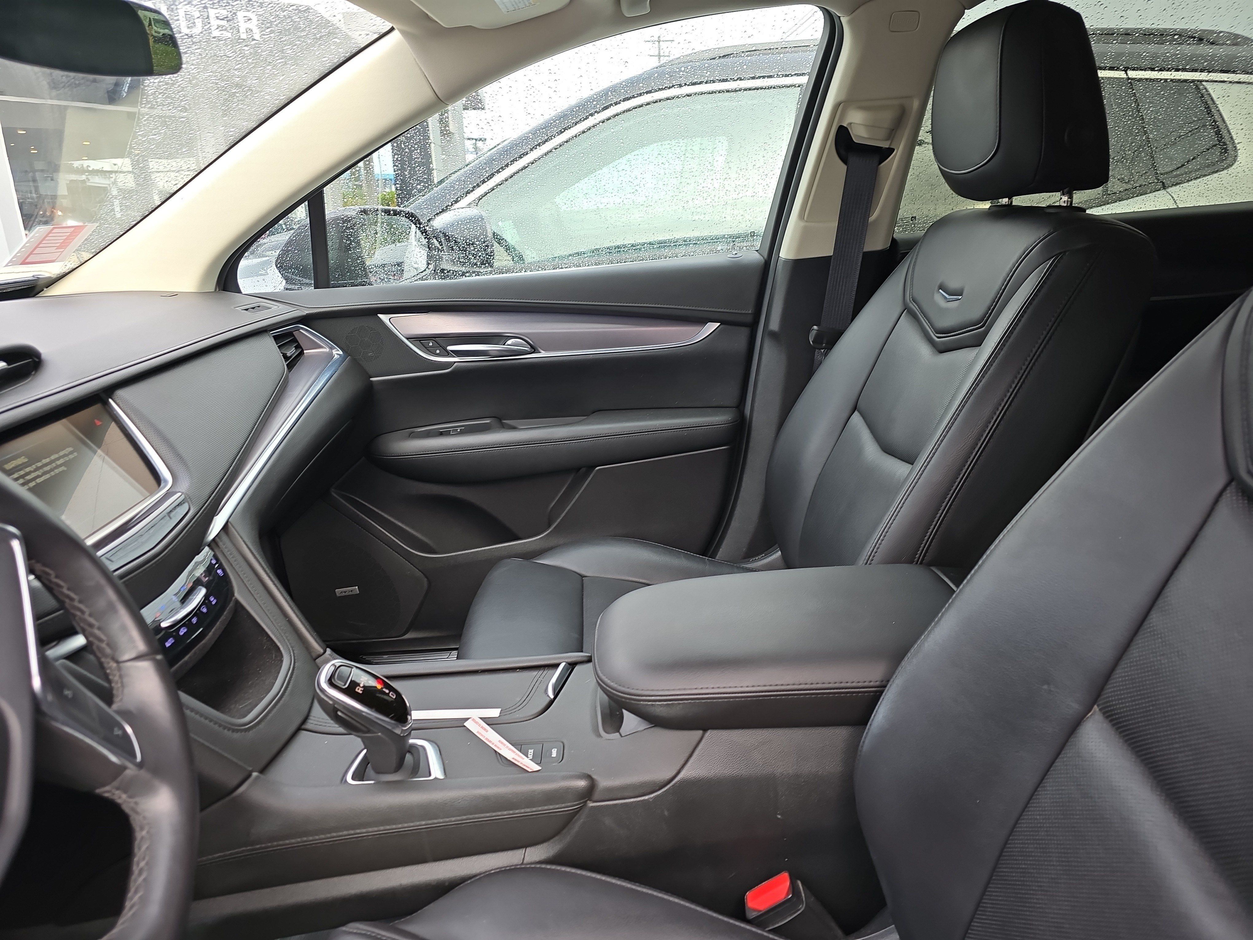 Used 2018 Cadillac XT5 Premium Luxury w/ Driver Assist Package AWD/4WD image 10