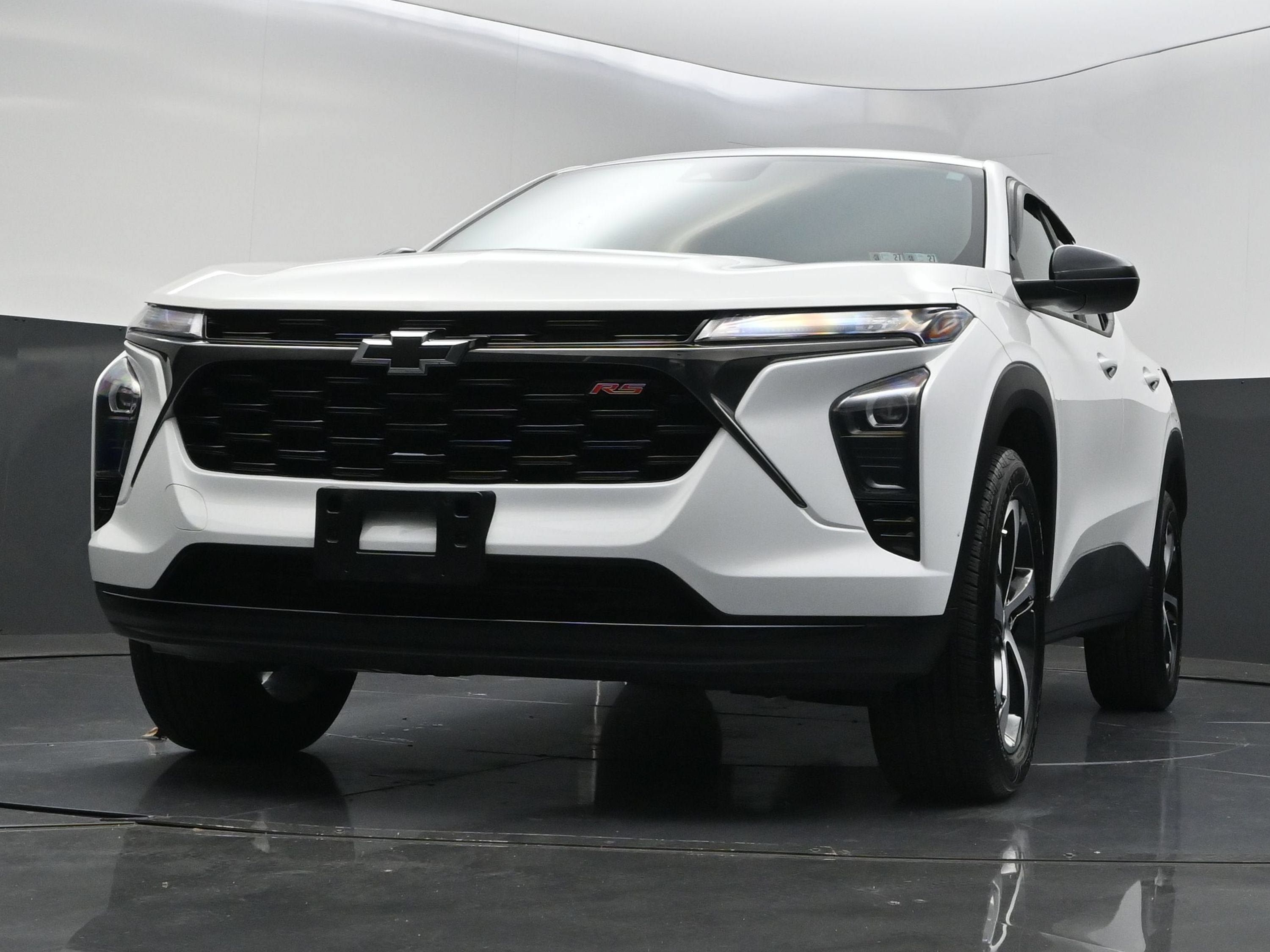 Certified 2024 Chevrolet Trax RS w/ Driver Confidence Package FWD image 36