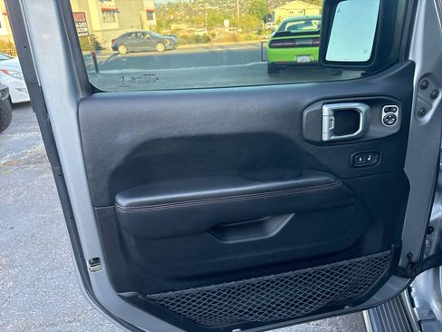 Used 2018 Jeep Wrangler Unlimited Rubicon AWD/4WD image 12