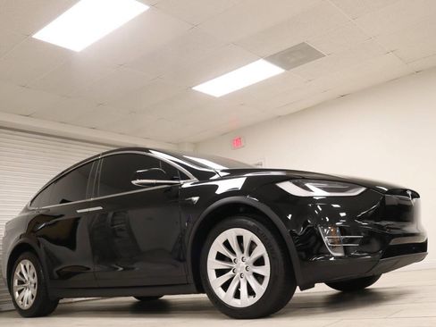Used 2020 Tesla Model X image 11