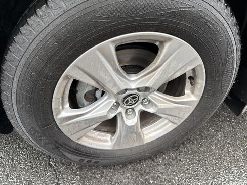 Used 2021 Toyota RAV4 XLE image 3