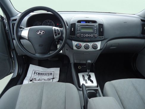 Used 2010 Hyundai Elantra GLS FWD image 11
