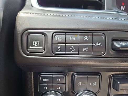 Used 2023 GMC Yukon Denali Ultimate w/ LPO, Floor Liner Package AWD/4WD image 25