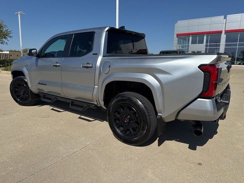 Certified 2025 Toyota Tacoma SR5 AWD/4WD image 5