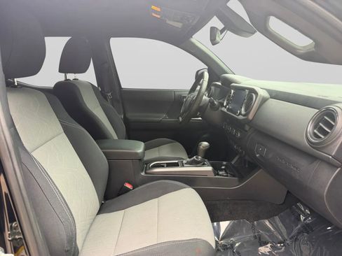 Used 2020 Toyota Tacoma TRD Off-Road w/ Technology Package AWD/4WD image 35