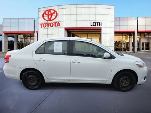Used 2012 Toyota Yaris Sedan image 4