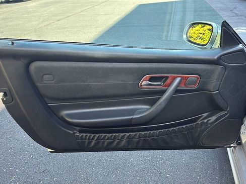 Used 2001 Mercedes-Benz SLK 320 image 17