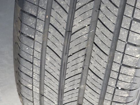Used 2024 Chevrolet Equinox LT w/ LPO, Floor Liner Package FWD image 31