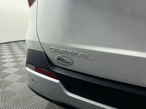 New 2026 Kia Carnival EX FWD image 5