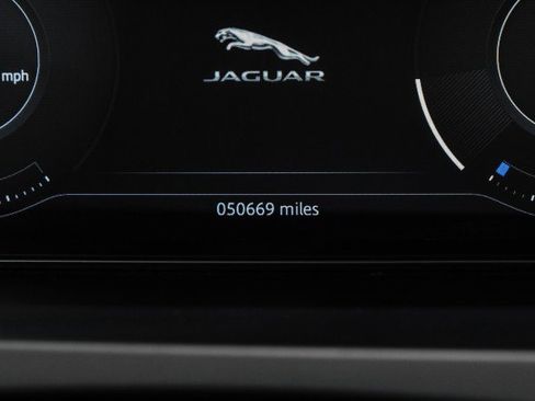 Used 2019 Jaguar E-PACE R-Dynamic SE image 19