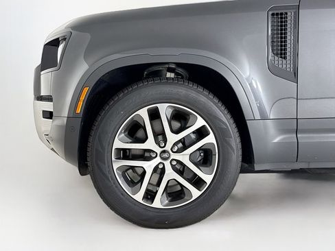 Used 2024 Land Rover Defender 110 SE image 24