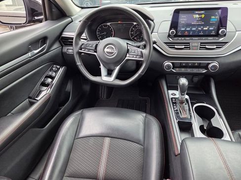 Used 2025 Nissan Altima 2.5 SR FWD image 14