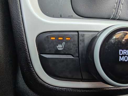 Used 2024 Hyundai Venue Limited image 30