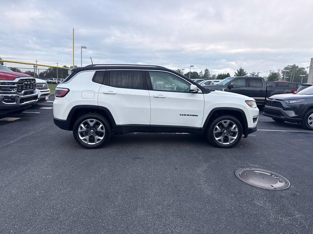 Used 2019 Jeep Compass Limited w/ Premium Lighting Group AWD/4WD image 6