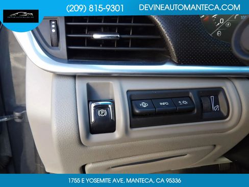 Used 2014 Cadillac XTS Premium image 19