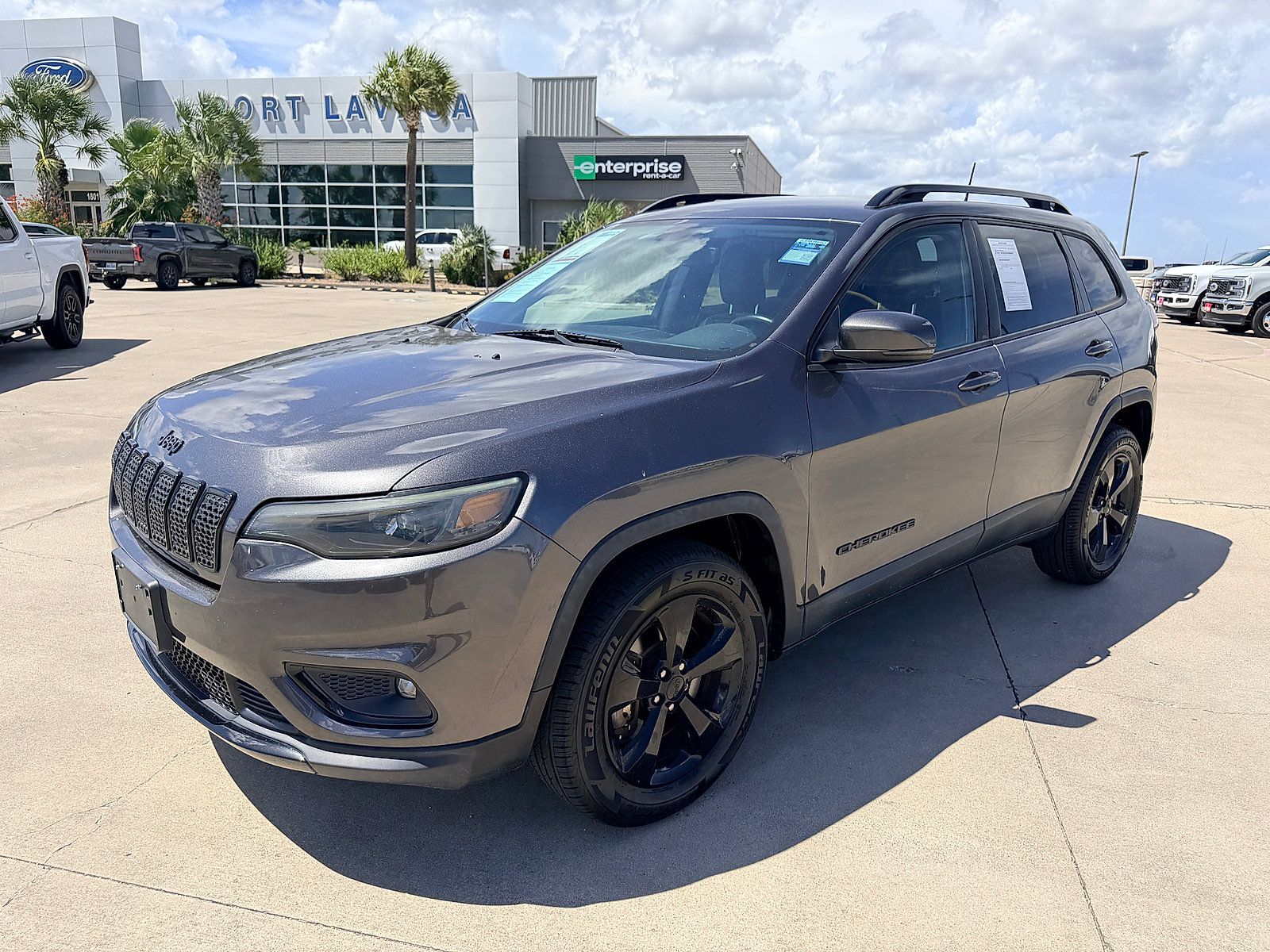 Used 2020 Jeep Cherokee Latitude Plus AWD/4WD image 3