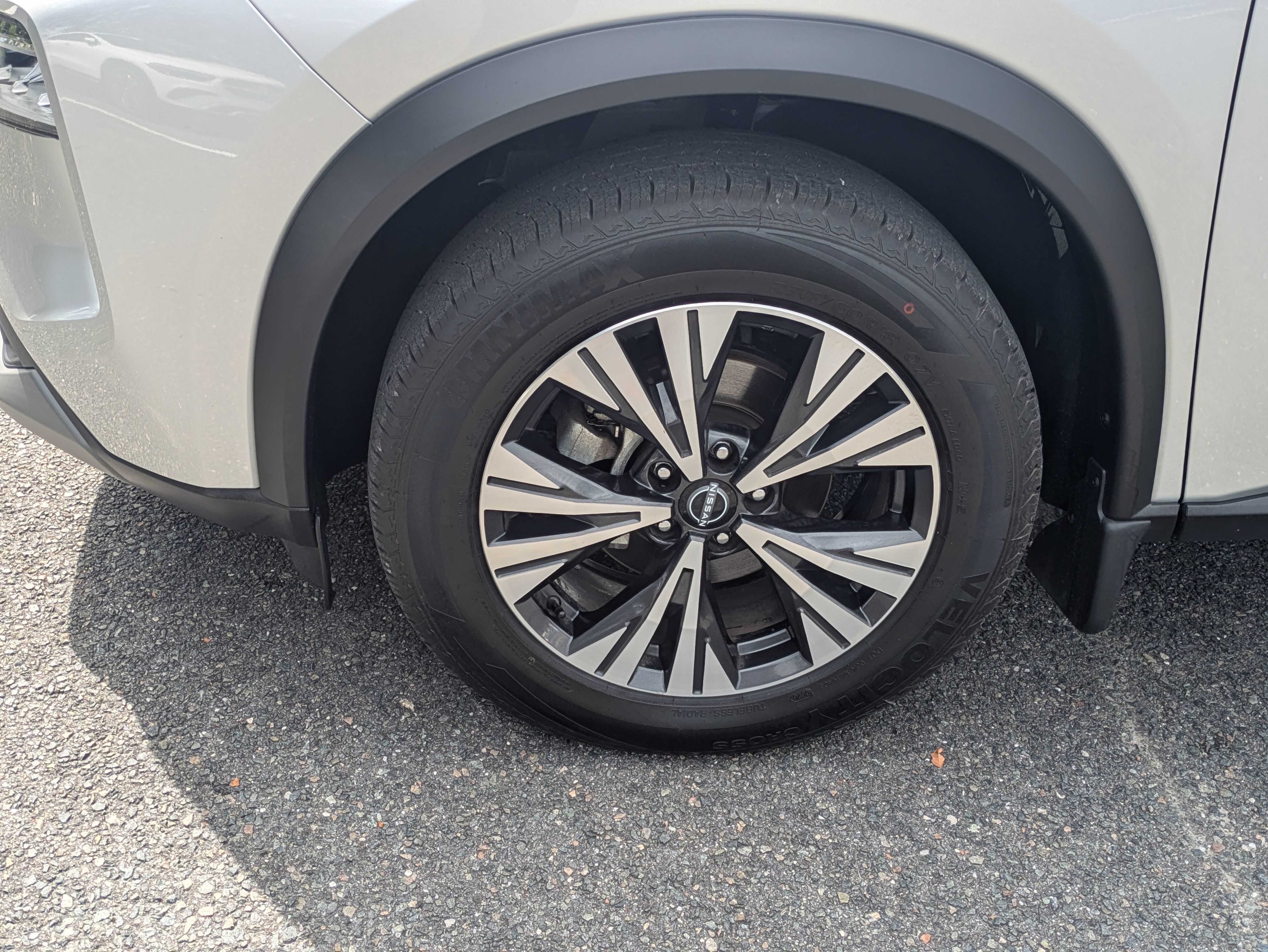 Used 2023 Nissan Rogue SV FWD image 10