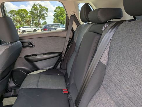 Used 2021 Nissan Rogue S FWD image 18