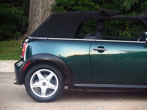 Used 2010 MINI Cooper Convertible FWD image 28