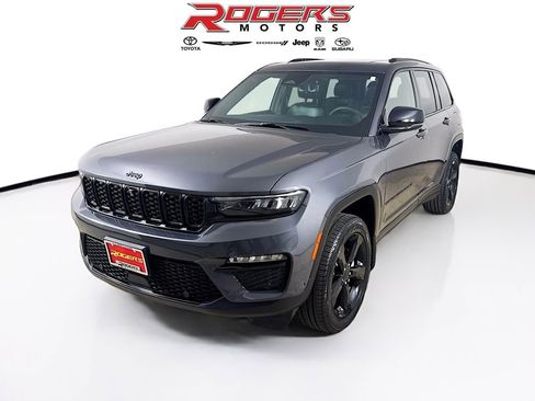 Used 2025 Jeep Grand Cherokee Limited w/ Luxury Tech Group II AWD/4WD image 3
