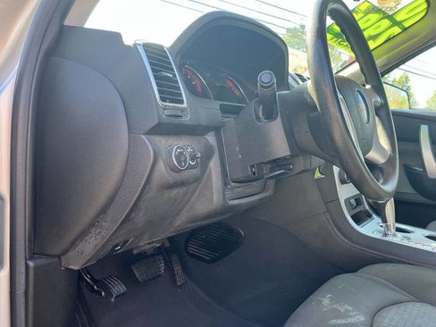 Used 2010 GMC Acadia SL image 29
