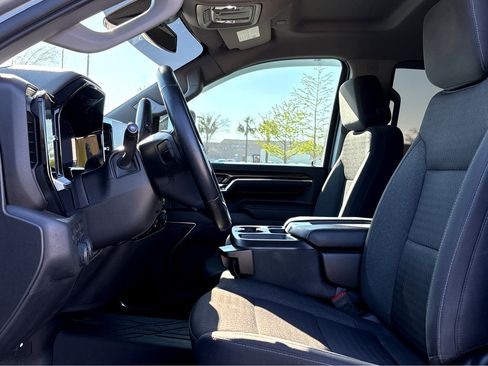 Used 2024 Chevrolet Silverado 2500 LT w/ Convenience Package image 15