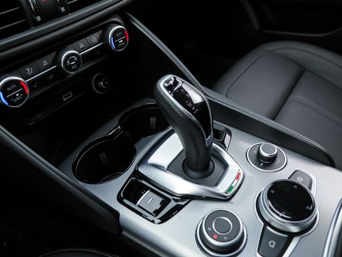 Used 2025 Alfa Romeo Giulia w/ Driving Assist Package image 22