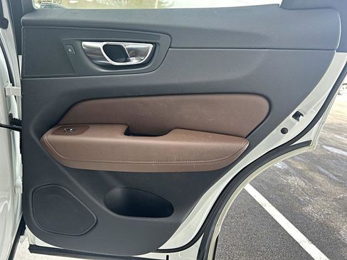 Used 2019 Volvo XC60 T6 Momentum w/ Premium Package image 22